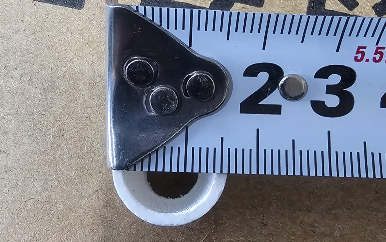 ҮЗҮҮРИЙН ТУСГААРЛАГЧ / 3*1.7*2.6см/